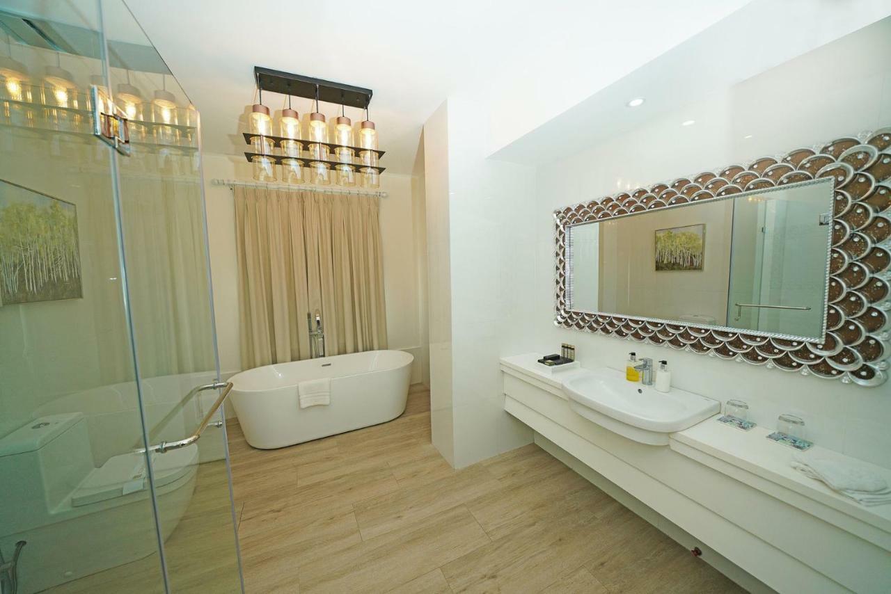 Hotel Carlito Tagaytay Tagaytay City Bagian luar foto
